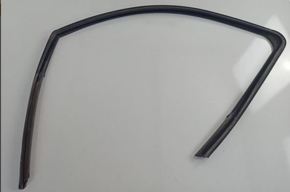 BİTAPART BPE303013 — SOL ON KAPI CAMI CERCEVE FITILI ORJINAL PEUGEOT 301