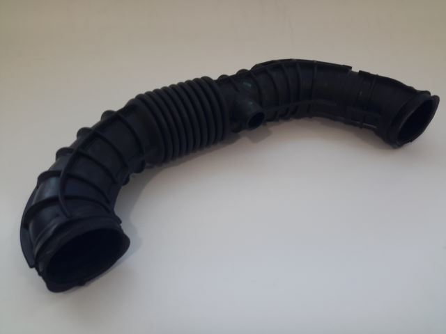 CM 33367 — HAVA FİLTRE HORTUMU FORD TRANSİT 06> 2.2 TDCİ FİLTRE TURBO ARASI