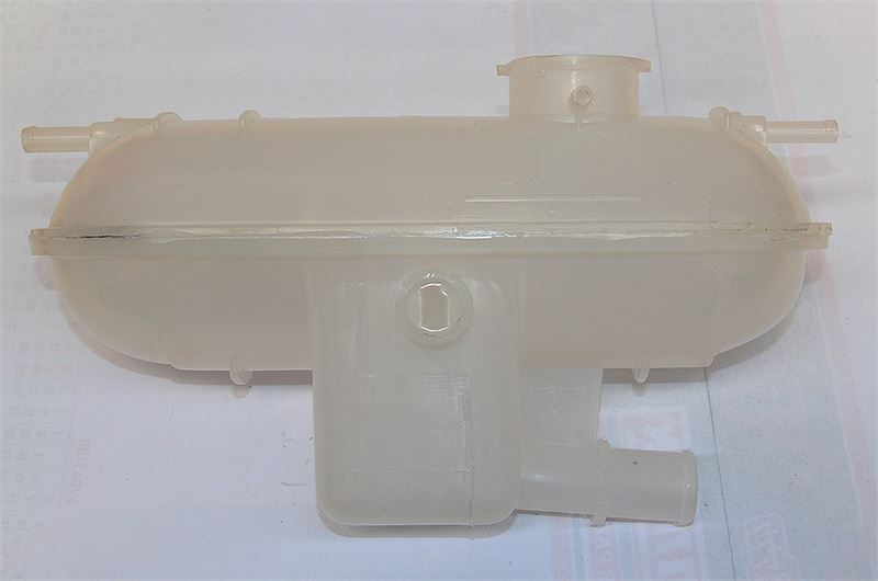 MGA 94374 — RADYATOR YEDEK SU DEPOSU ( PEUGEOT PARTNER BERLINGO 1.9 )