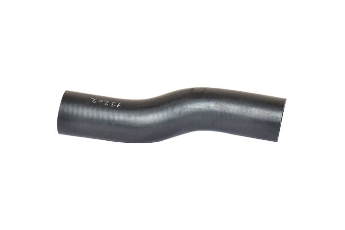 MGA 96913 — HORTUM RADYATOR ALT ( FIAT 127 - FIORINO 0.9 71- 84 / MAZDA 818 77-78 )